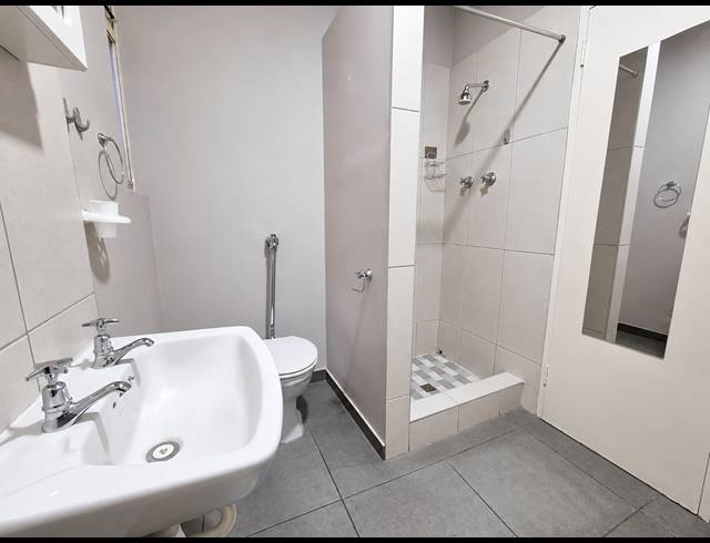 2 BEDROOM FLAT FOR SALE IN THREE RIVERS PROPER